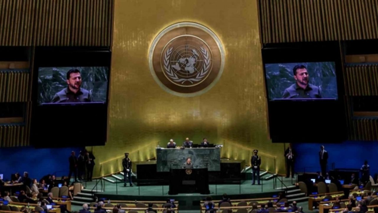 Ukrayna Devlet Başkanı Zelenskiy: “(Rusya’nın nükleer silahları) Teröristlerin nükleer silahlara sahip olma hakkı olamaz”