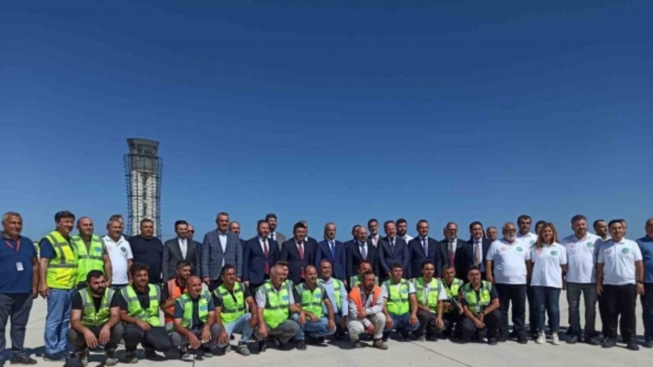 Ulaştırma ve Altyapı Bakanı Uraloğlu: “Sabiha Gökçen Havalimanımızın 2’inci pistini iniş ve kalkışa müsait duruma getirdik”