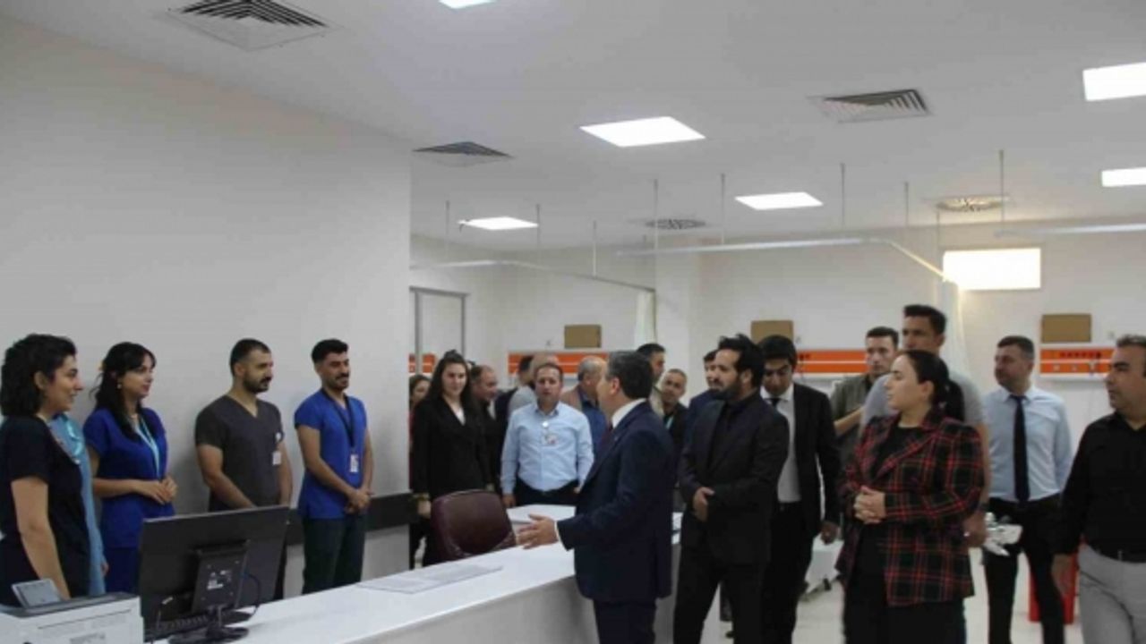 Vali Atay Cizre Devlet Hastanesi’nde çalışmalar hakkında bilgi aldı