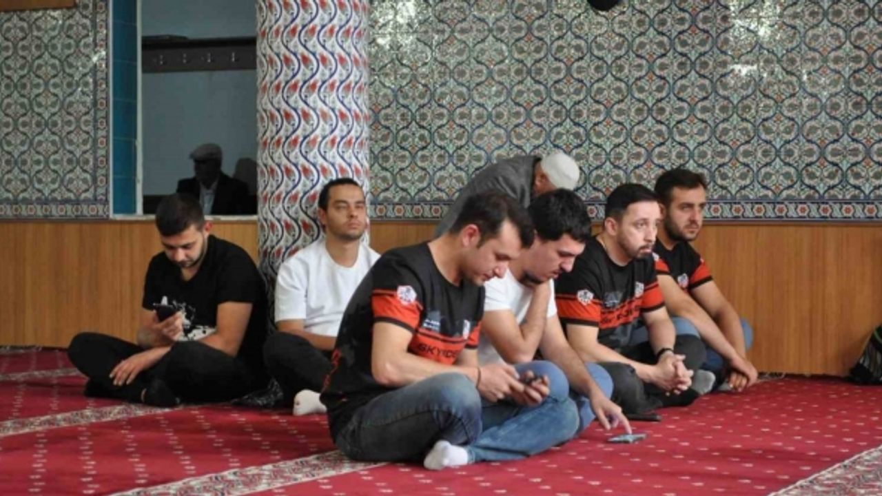 Vefat eden motosiklet sürücüleri için Mevlid-i Şerif okutuldu