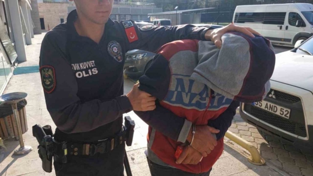 Yolcu otobüsünde turşu bidonlarında 7,5 kilo esrar ele geçirildi