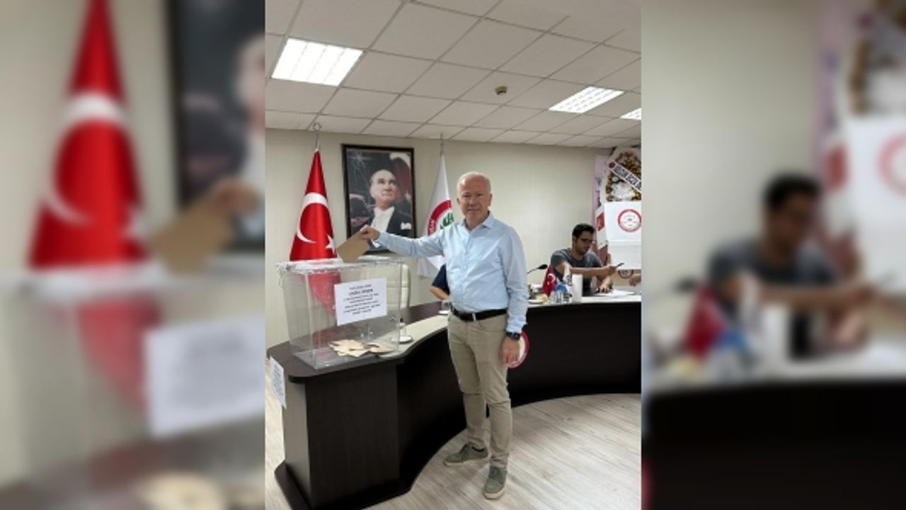 Aydın Eczacı Odası Başkanı Karaarslan 6. kez güven tazeledi
