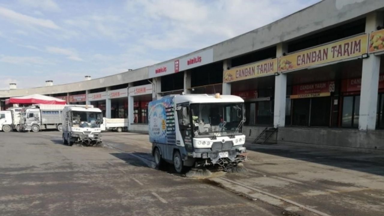 Büyükşehir Hal Kompleksi’nde detaylı temizlik, her yer pırıl pırıl