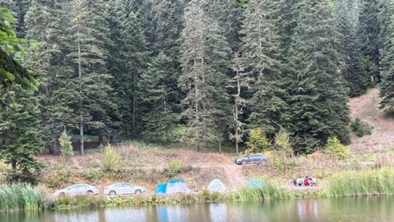 Doğal güzelliğiyle mest eden Akgöl, kampçıların uğrak noktası haline geldi