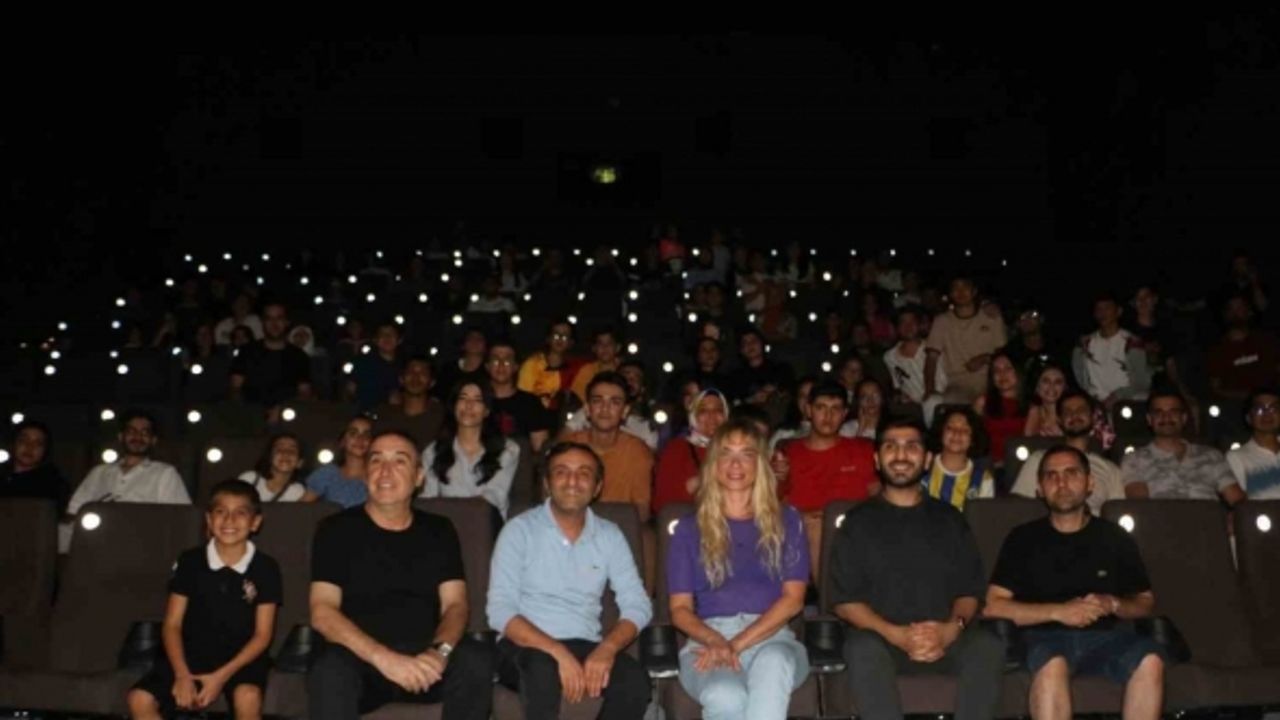 “Kalp Estetiği” film oyuncuları Diyarbakır’da izleyici ile buluştu
