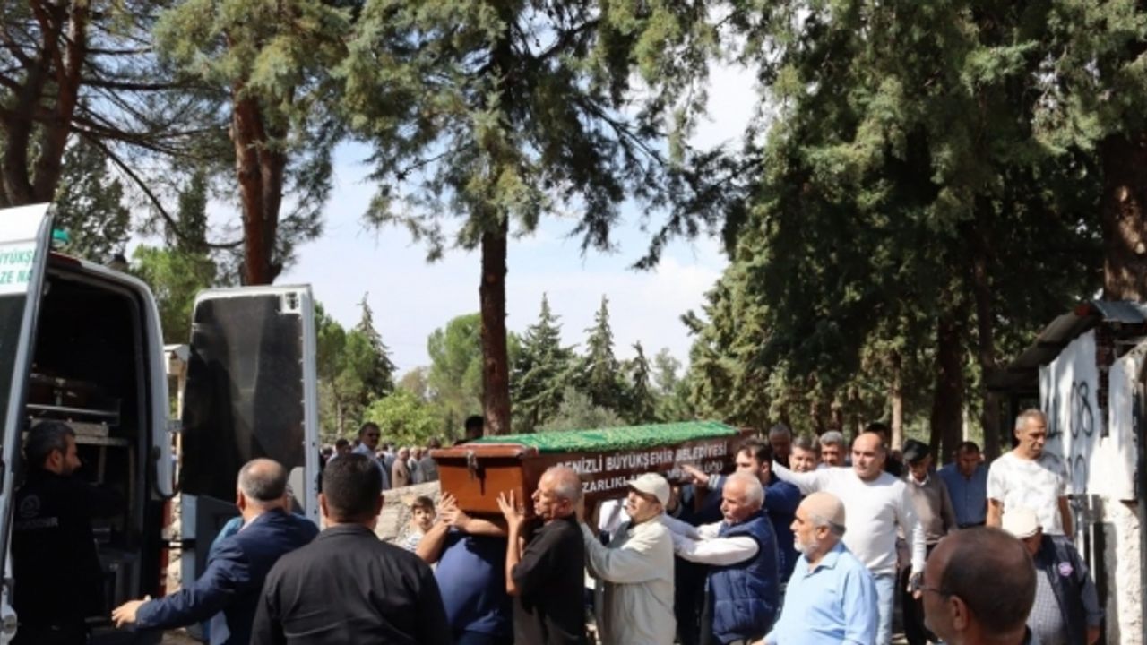 Kanada’da doğumdan 3 gün sonra ölen genç avukat son yolculuğuna uğurlandı