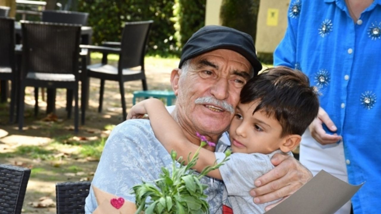 Manisa Büyükşehir Belediyesi çınarlar ve fidanları bir araya getirdi