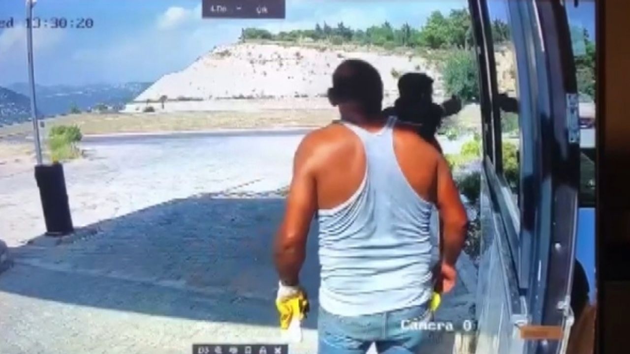 Mersin’de 1 kişinin hayatını kaybettiği silahlı kavga kamerada