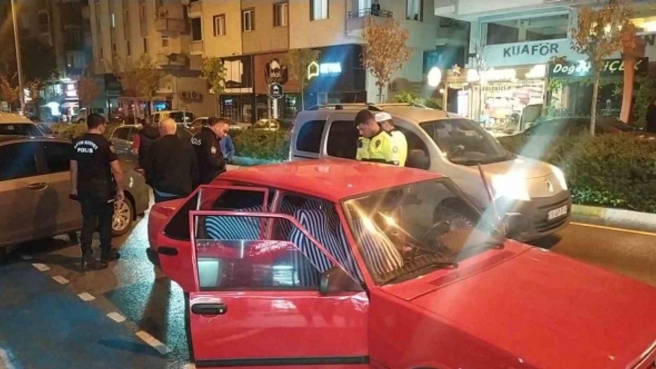 Park halindeki otomobilden tüfek ele geçirildi: 5 gözaltı