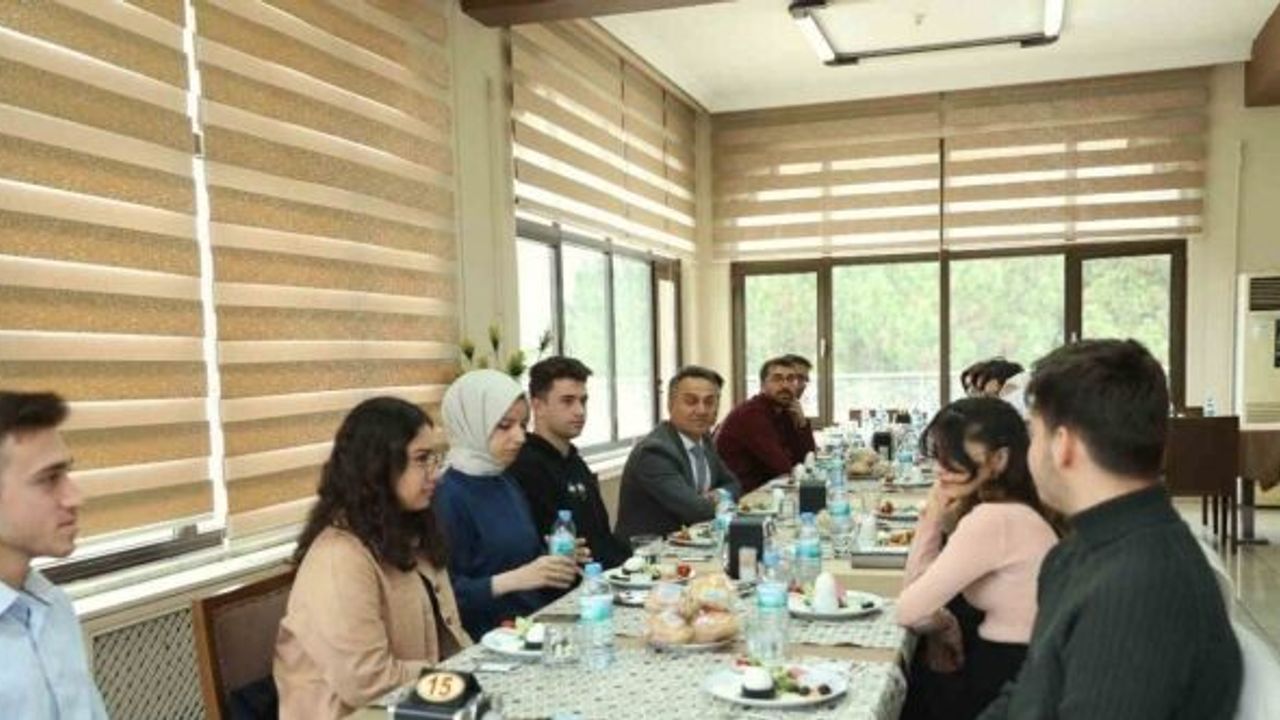 Rektör Yılmaz, "Yurt dışı deneyiminin, yabancı dil öğrenmenin kazanımları oldukça fazladır" dedi.