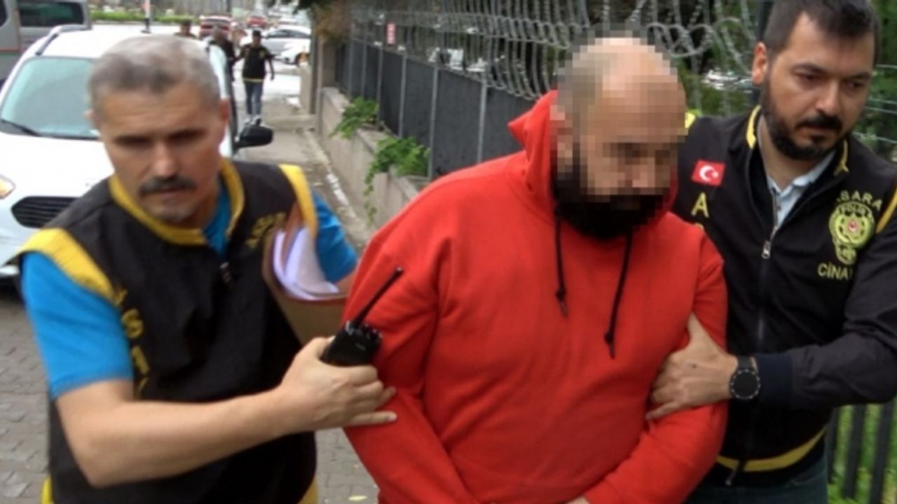 Sigara izmariti kavgasında 4 kişiyi bıçaklayan baba ve oğlu adliyede