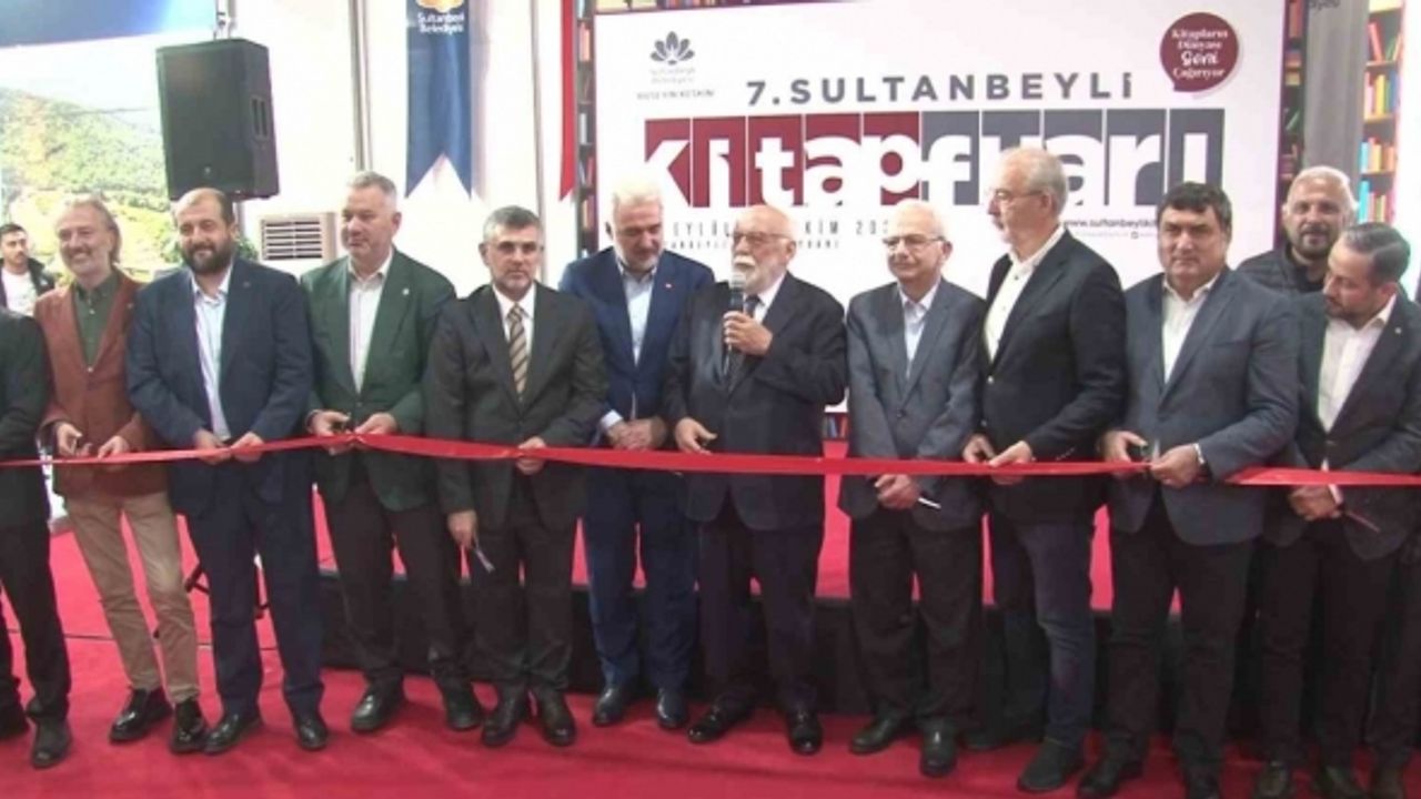 Sultanbeyli 7’nci Kitap Fuarı kitapseverlerin yoğun katılımıyla başladı