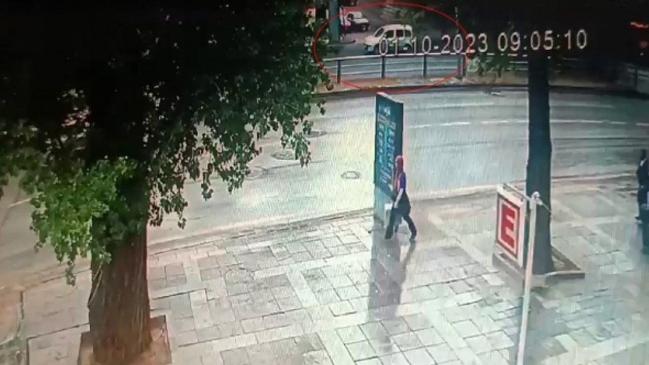 Teröristler saldırı girişimi öncesi kullandıkları araçla kameralara yansıdı