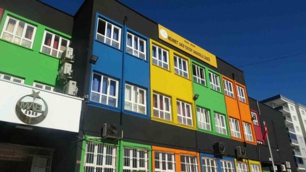 30 yıllık tarih öğretmeni okulda kalp krizi geçirdi, Öğretmenler Günü’nde hayatını kaybetti