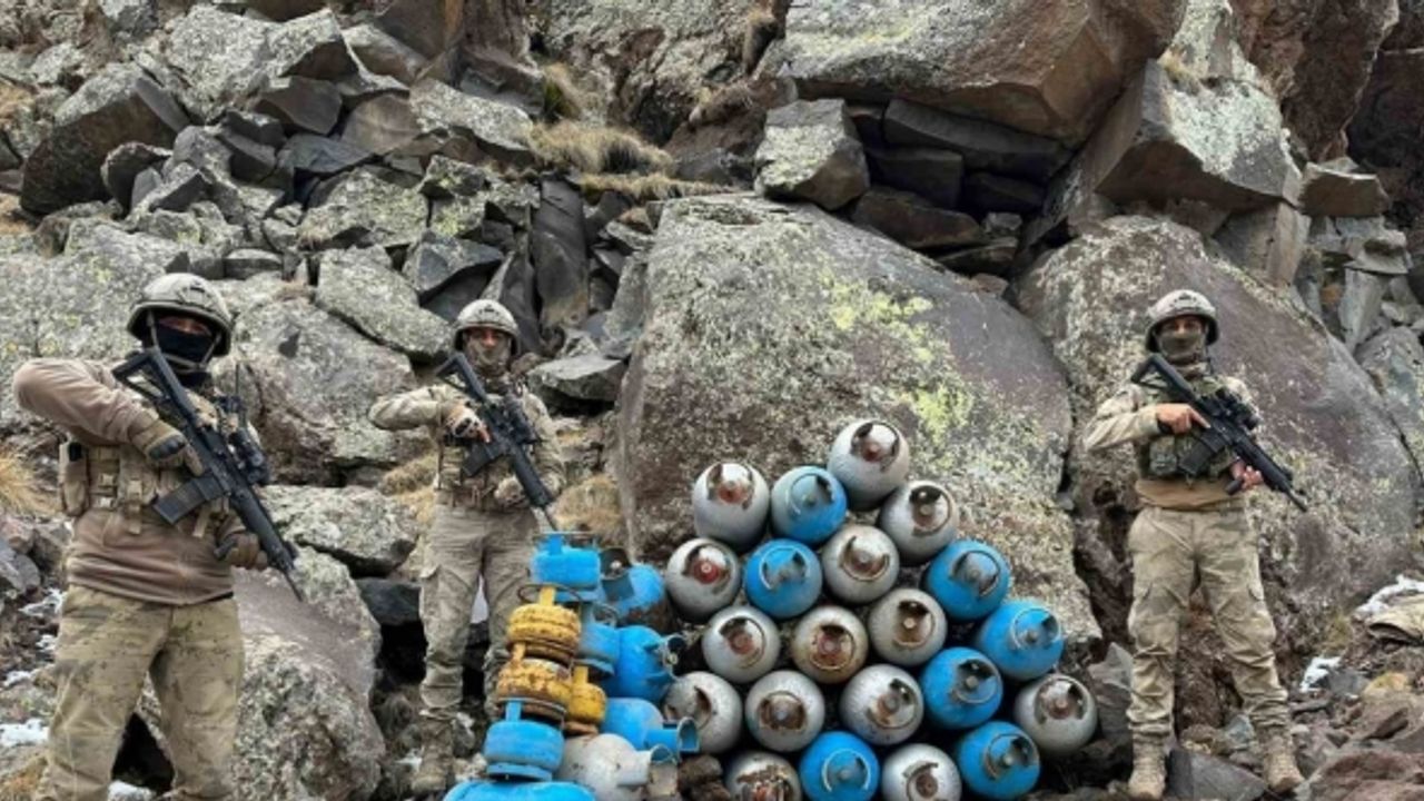 Ağrı’da PKK/KCK barınma alanlarına yapılan aramada çok sayıda malzeme ele geçirildi