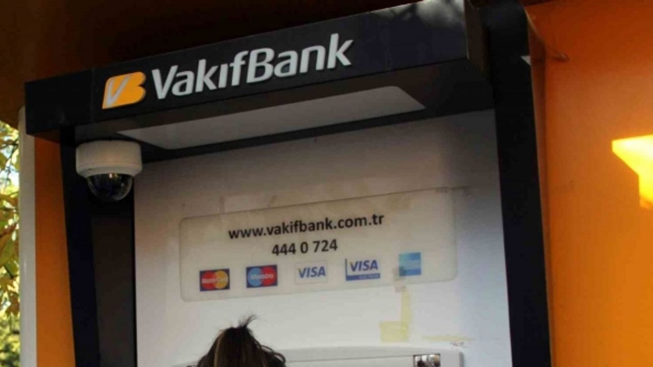Arızalı Vakıfbank ATM’si vatandaşların tepkisine neden oluyor