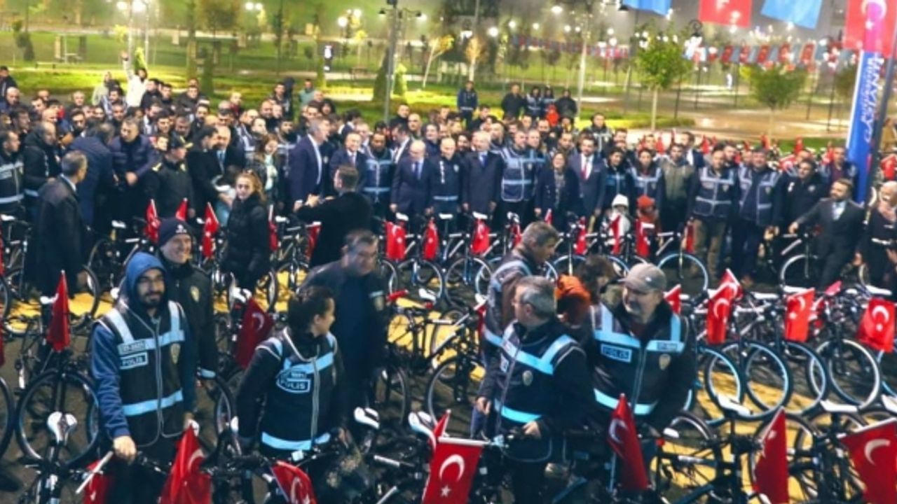 Bakan Şimşek, emniyet personeline bisiklet dağıtım törenine katıldı