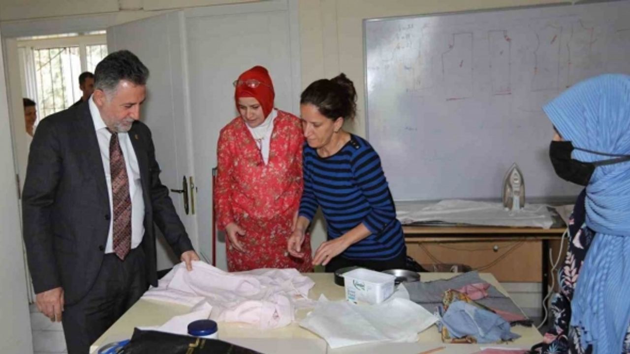 Bayraklı’da hobi ve meslek kurslarına bu yıl bin 400 kadın katıldı