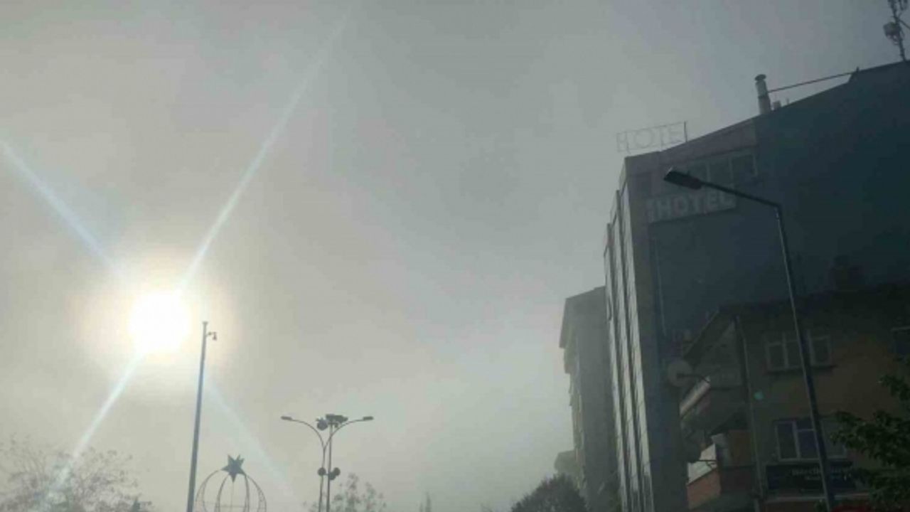 Bilecik’te sis etkili olurken, görüş mesafesi 5 metreye kadar düştü