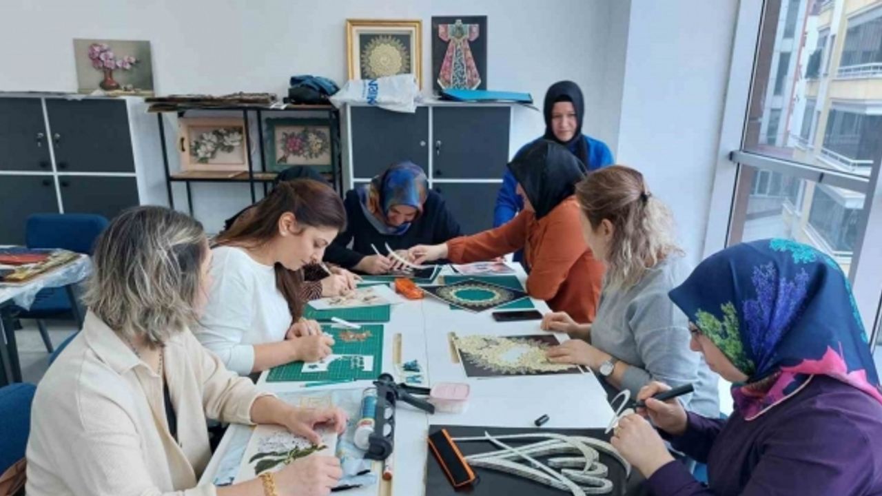 Bu merkezde kadınlar meslek öğreniyor
