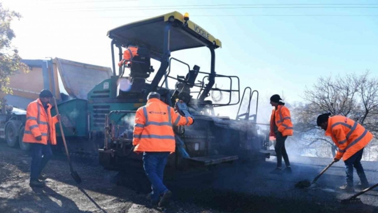 Büyükşehir’den Hacılar’da 4 caddeyi sıcak asfaltla buluşturan 10 milyon TL’lik çalışma