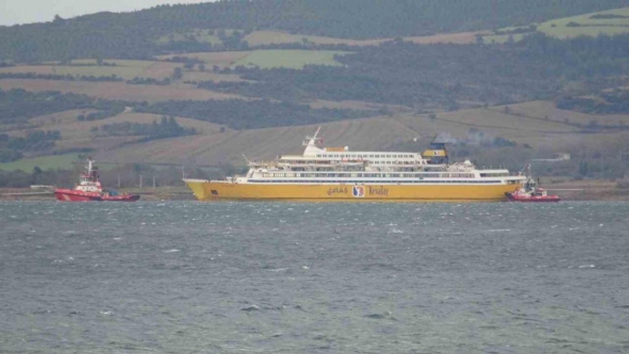 Çanakkale Boğazı’nda yolcu gemisi ‘Kevalay Queen’ makine arızası yaptı