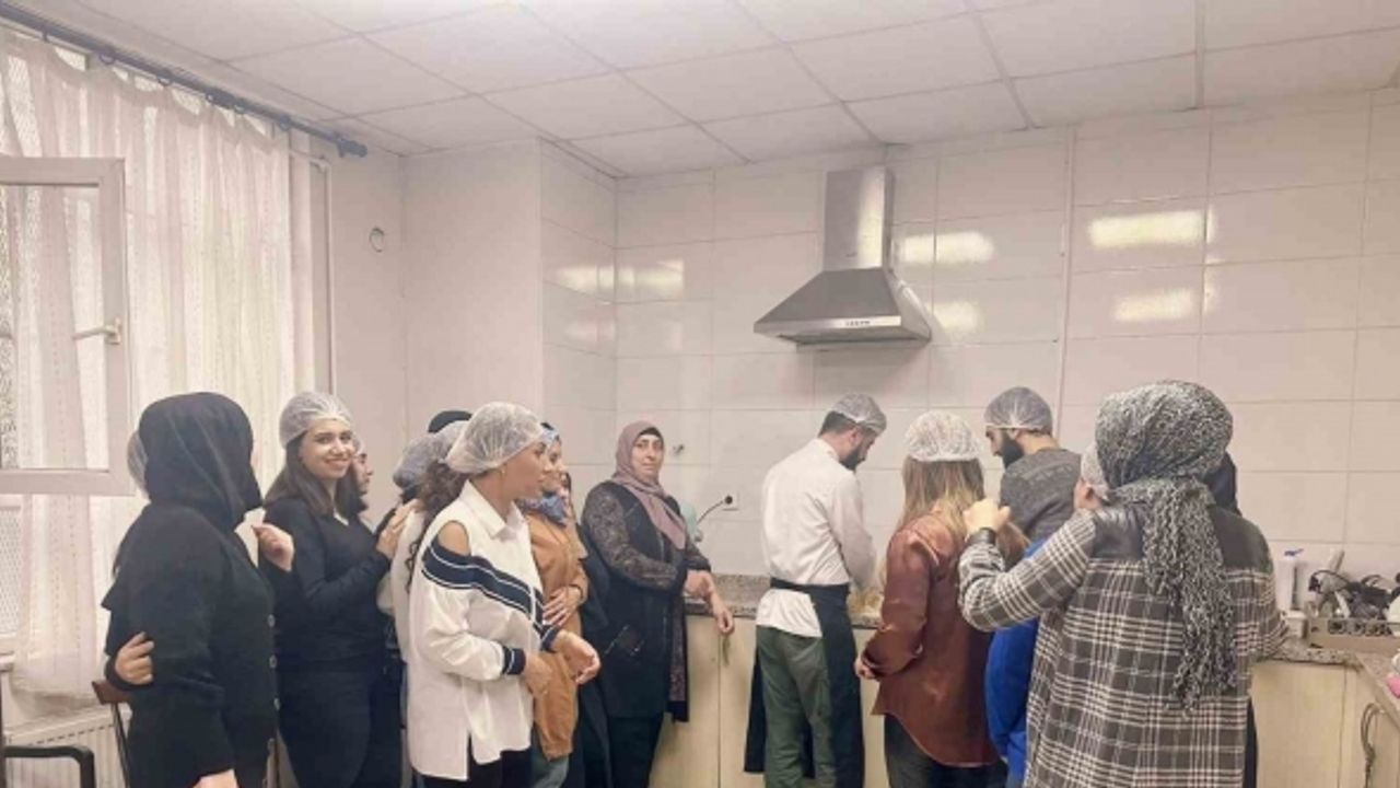 Diyarbakır’da 150 kursiyer, uzman aşçılardan eğitim alıyor