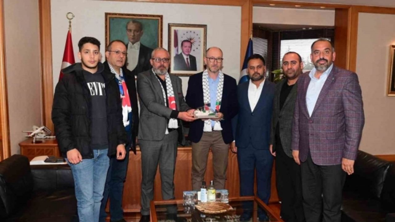 Filistin Yardımlaşma ve Dayanışma Derneği’nden, Rektör Erdal’a teşekkür ziyareti