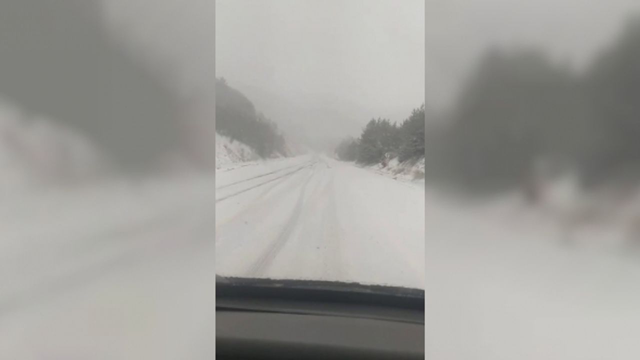 Geminbeli geçidinde kış mesaisi başladı, sürücüler zor anlar yaşadı