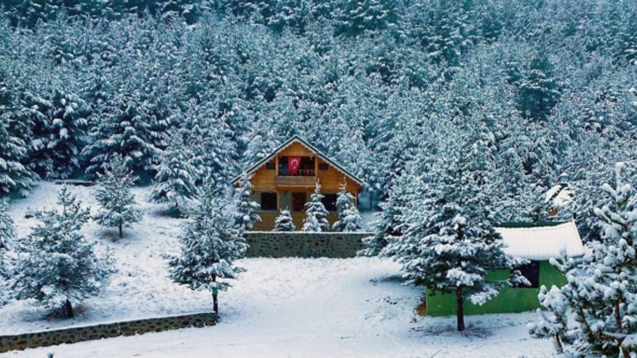 Gümüşhane’nin yükseklerinde kar yağışı ve tipi etkili oluyor