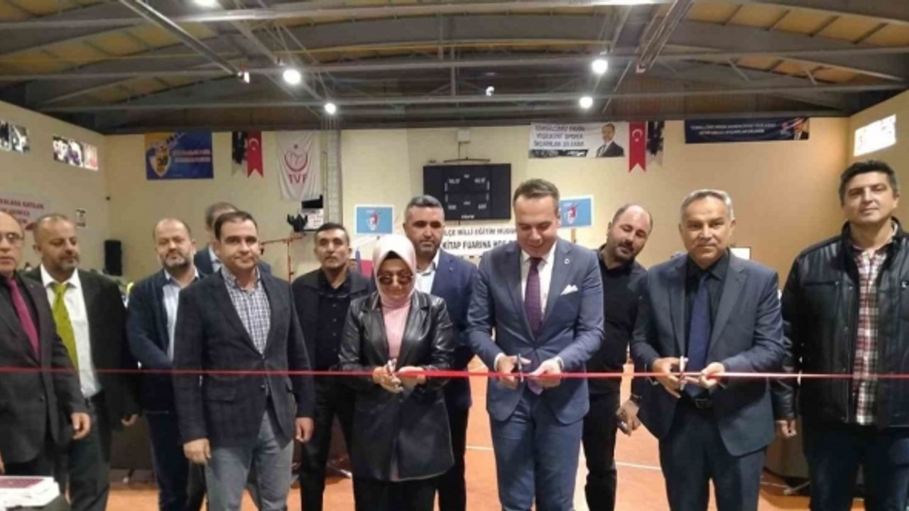 Hatay’ın Erzin ilçesinde ilk kez kitap fuarı açıldı