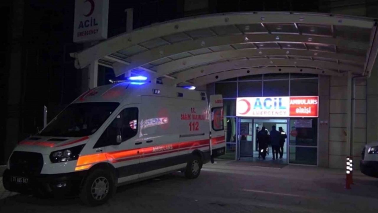 Husumetlisinden kaçarken canından oluyordu: Çatıdan çatıya atlarken 3. kattan düştü