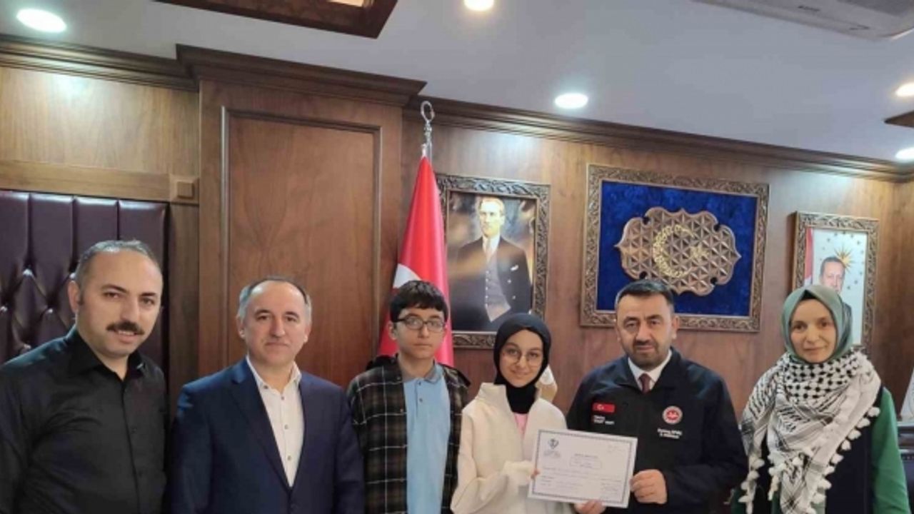 İki kardeş limonata satıp parasını Gazze’deki çocuklara gönderdi