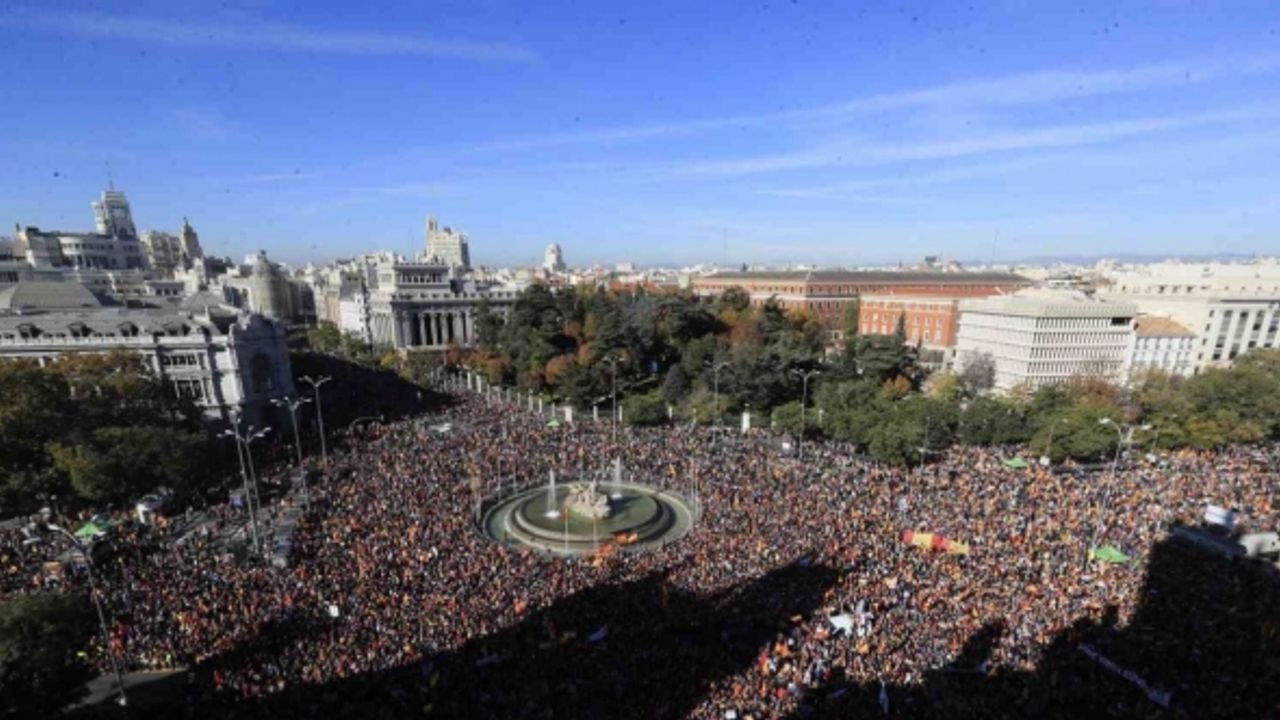 İspanya’da “Katalan ayrılıkçılara yönelik af tasarısı” protesto edildi