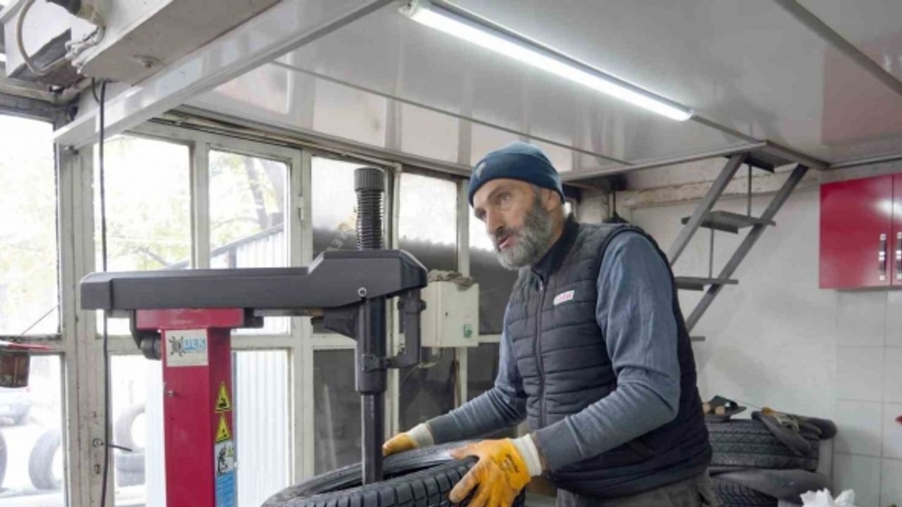 Kar yağışları vatandaşları lastikçilere yönlendirdi: Uzmanlardan kaliteli lastik uyarısı