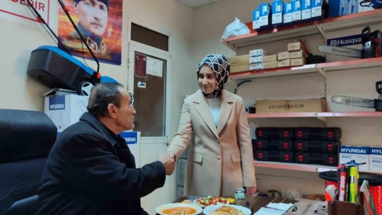 Kırşehir’in tek kadın İl Genel Meclisi Üyesi aday adayı, vatandaşların gönlünü fethediyor