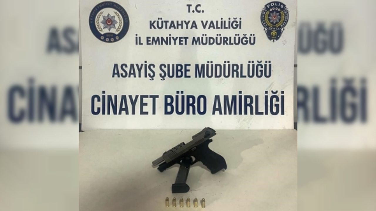 Kütahya’da içerisinde 3 kişinin bulunduğu araca rastgele ateş eden şahıs yakalandı