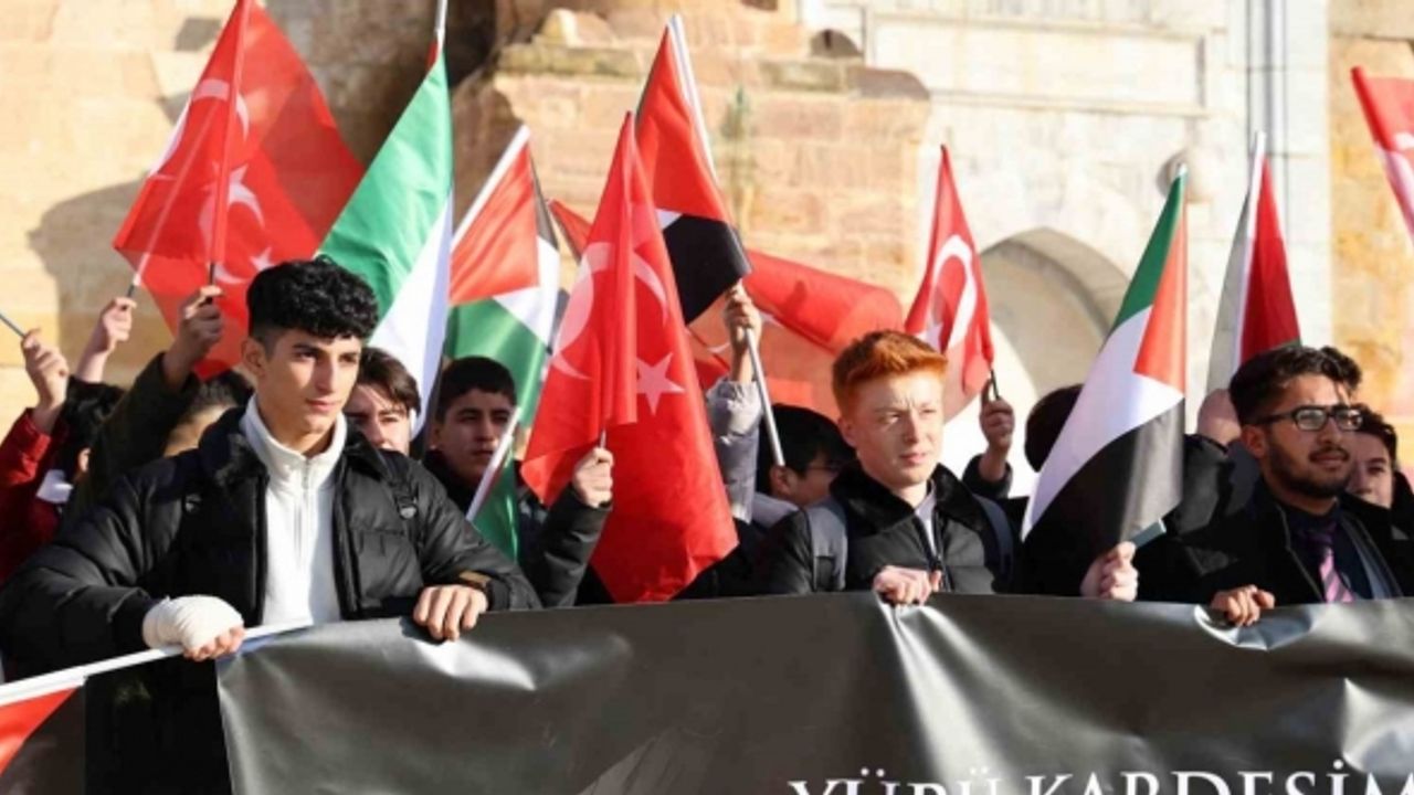 Liseliler Gazze için ’Sosyal Medya ve Edebiyat’ gücünü kullanacak