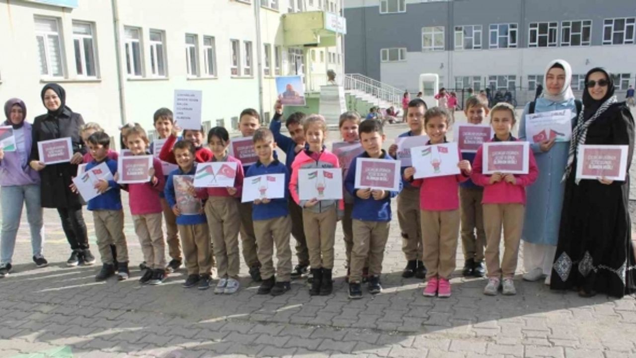 Manyas’ta ilkokul öğrencilerinden Filistinli çocuklara anlamlı bağış