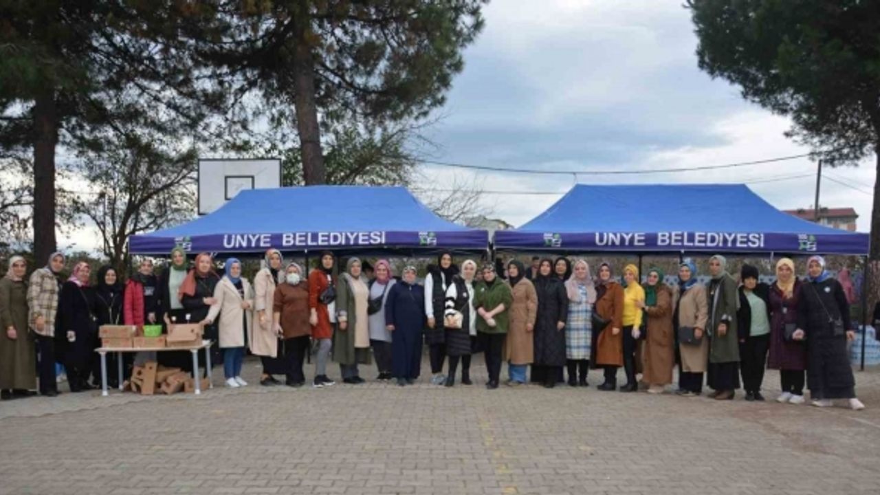 Öğrenciler, veliler ve öğretmenler Gazze için hayırda yarıştı