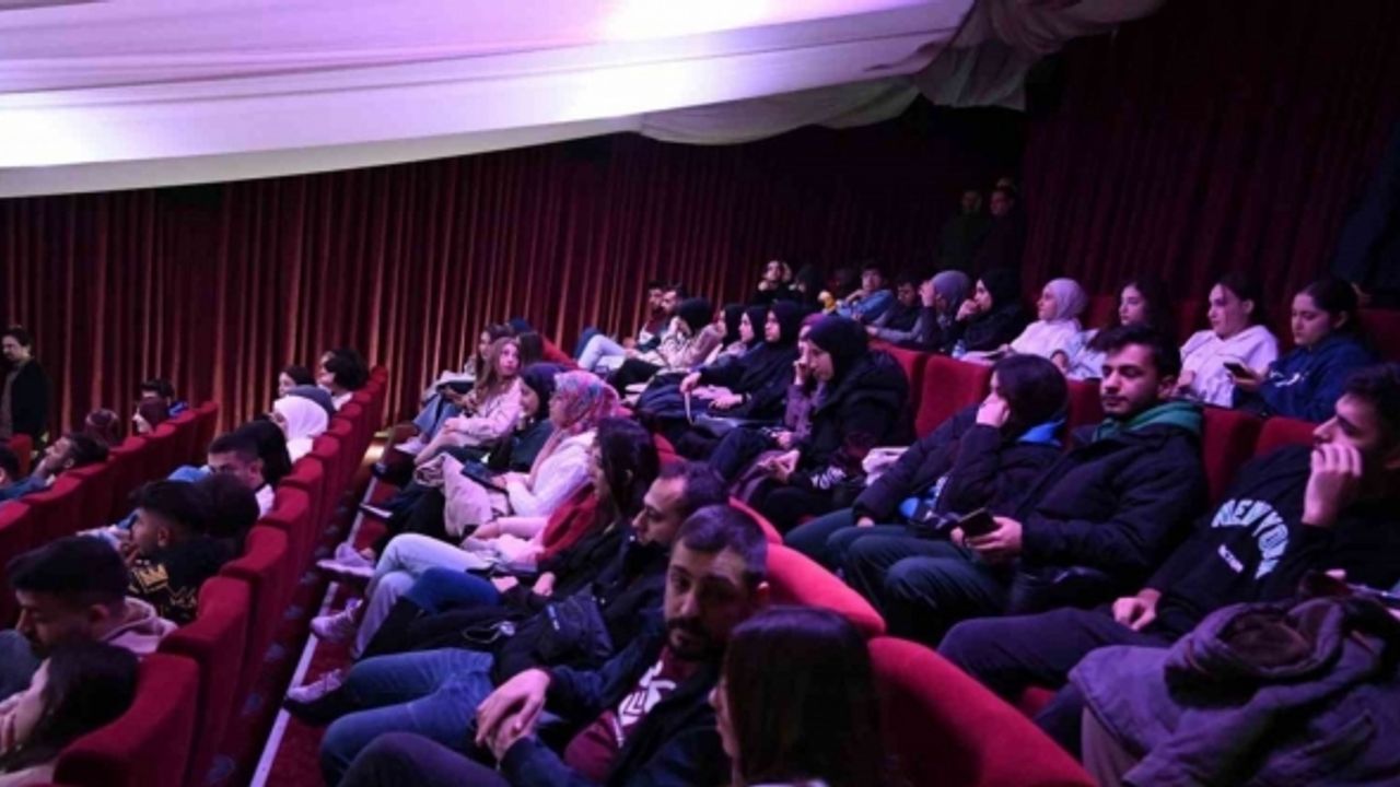 Rektör Savaş öğrencilerle birlikte Gazze’nin Gözyaşları filmini izledi