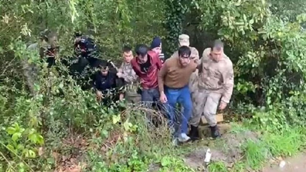 Sakarya’da 15 düzensiz göçmen yakalandı, 5 organizatör tutuklandı