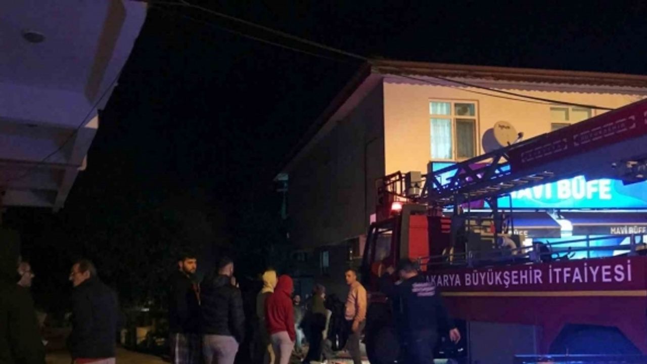 Sakarya’da korkutan yangın: Odunluk alev topuna döndü, mahalleli sokağa döküldü