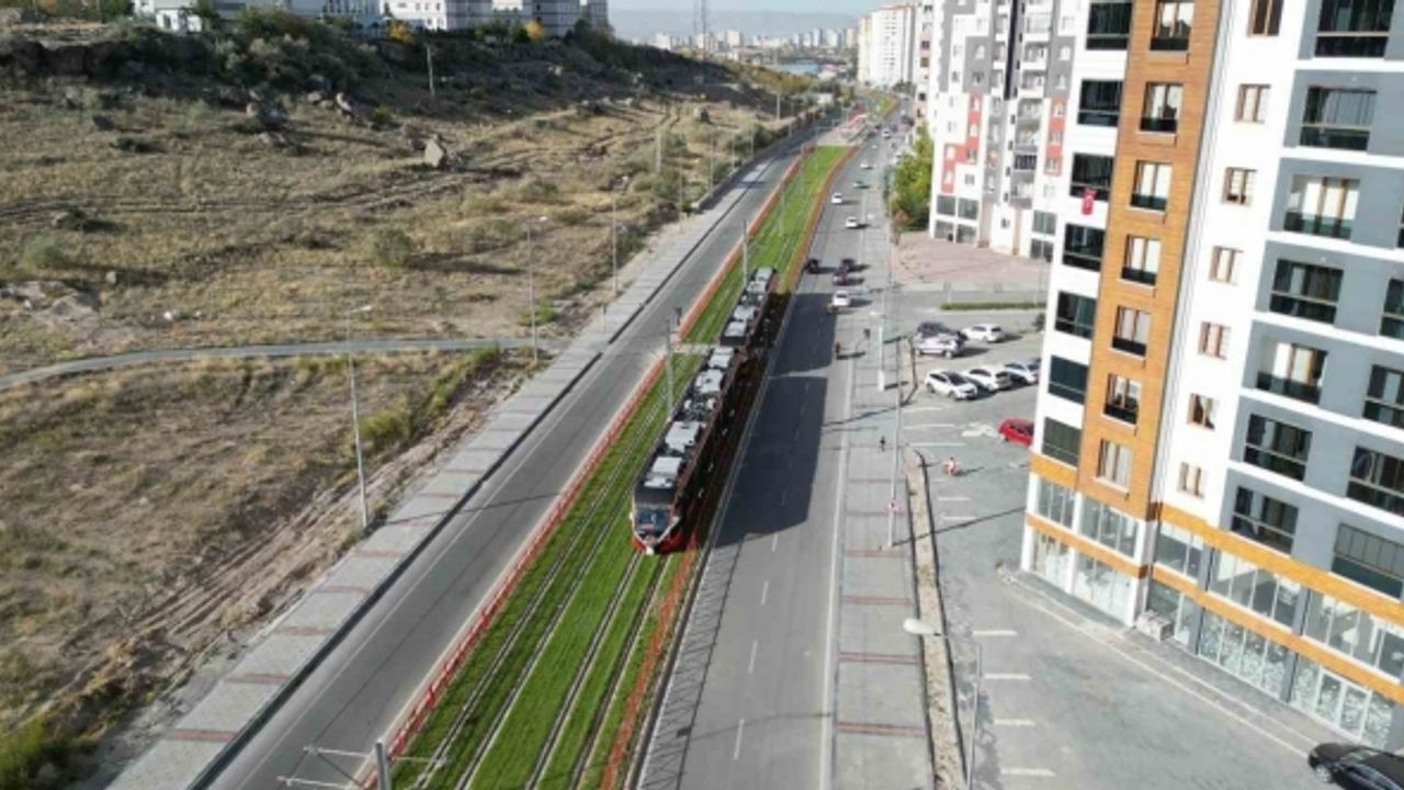 Talas Mevlana ve Cumhuriyet Meydanı tramvay hattında günlük 15 bin yolcuya hizmet veriliyor