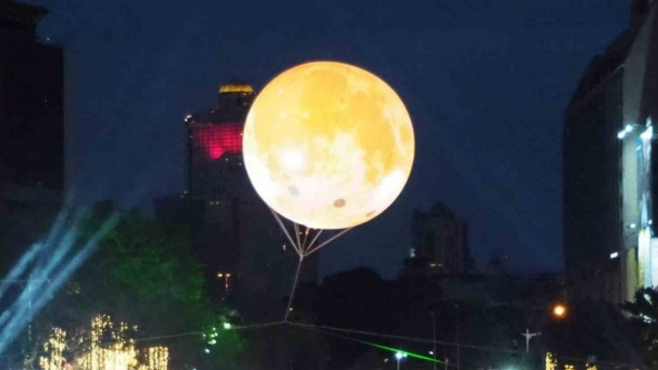 Tayland’da "Yüzen Fener Festivali" renkli görüntüler oluşturdu