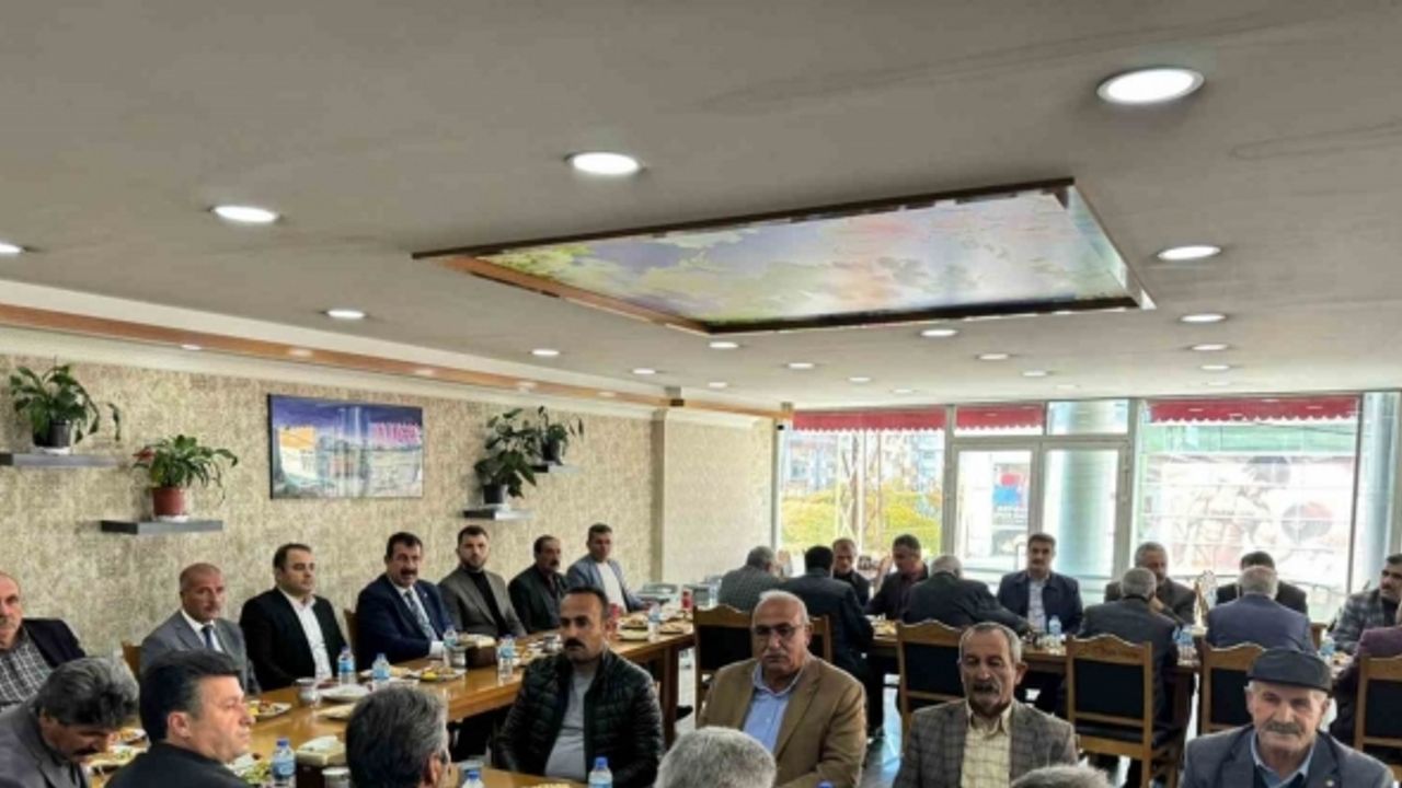 TÜDKİYEB Genel Başkanı Nihat Çelik, Van’da muhtarlarla buluştu