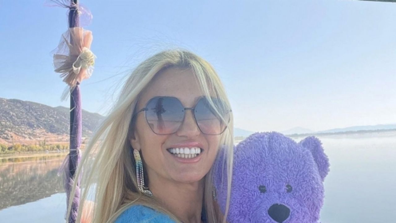 Tuğba Özay nilüferleriyle ünü Işıklı Gölüne hayran kaldı