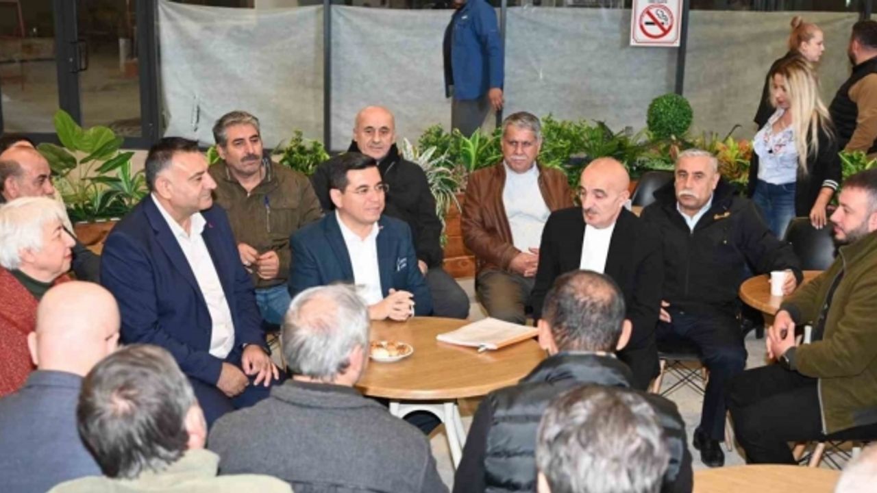 Tütüncü, Doğu Garajı Festival Çarşısı esnafıyla bir araya geldi