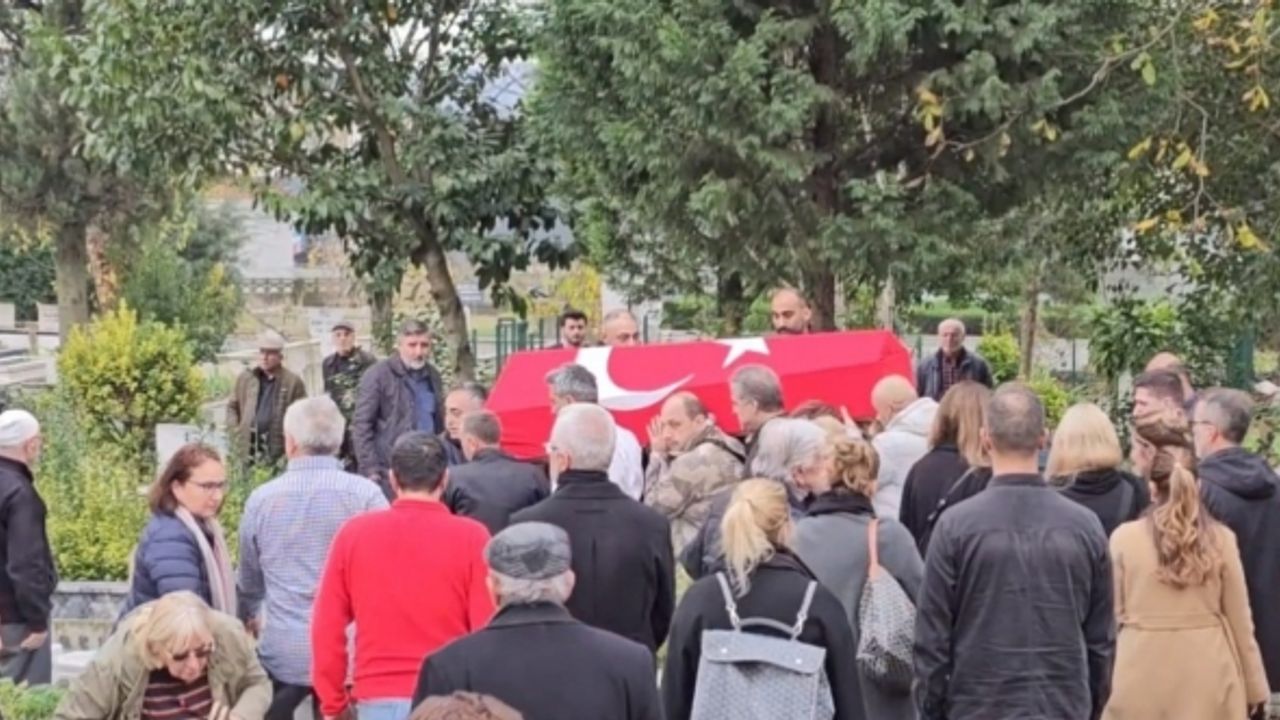 79 yaşında hayatını kaybeden ünlü oyuncu Can Gürzap Sakarya’da toprağa verildi