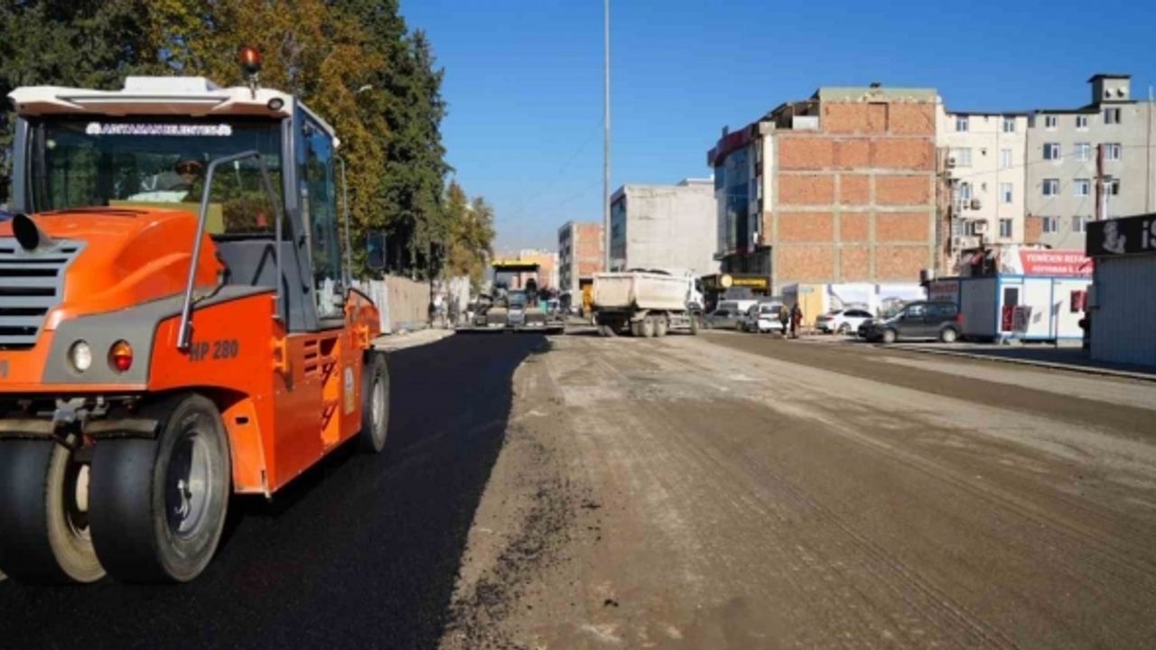 Adıyaman kent merkezindeki yollarda çalışmalar devam ediyor
